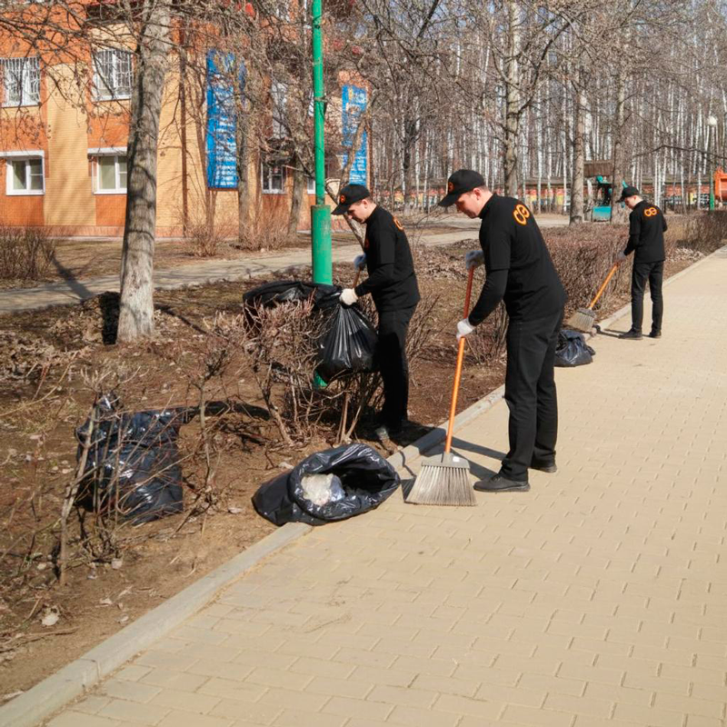 Уборка листьев в Правдинске